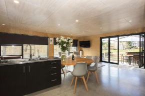 THE Natural Home Prime Fitzroy Location - PET Friendly